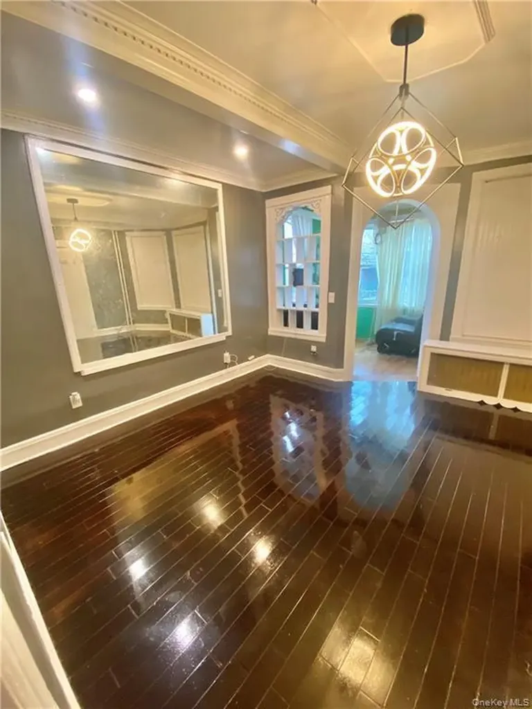 732 E 223rd Street Bronx NY 10466