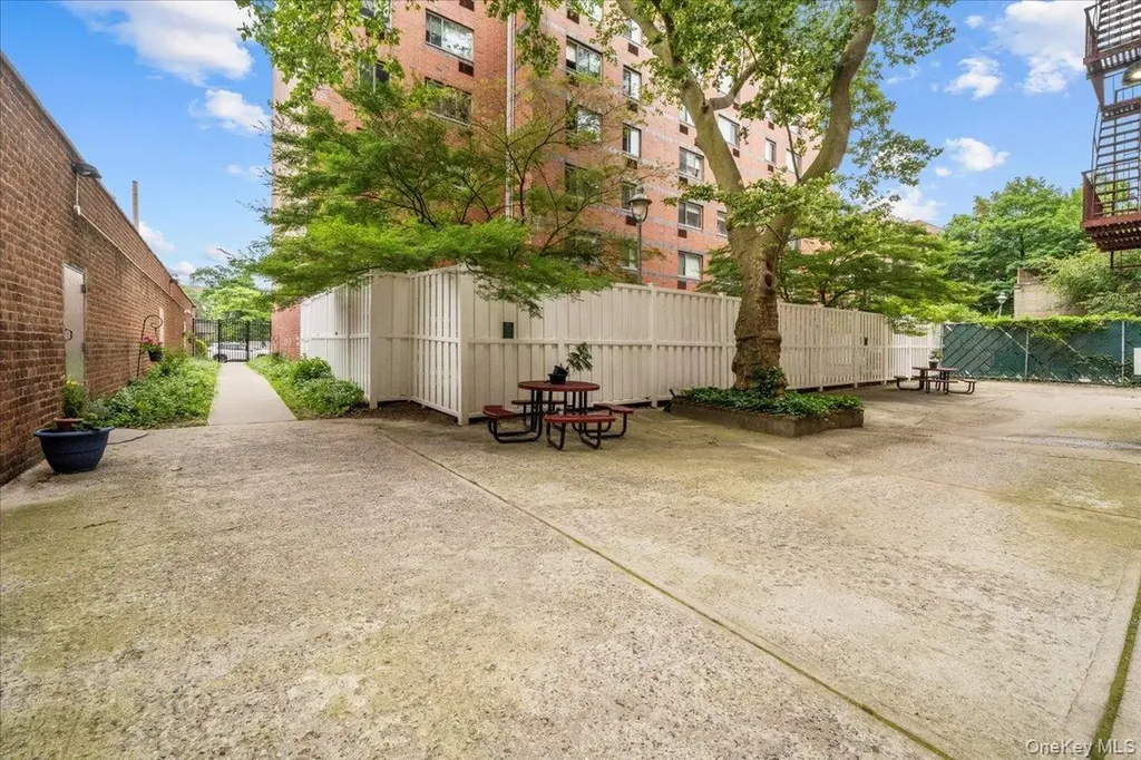 3260 Netherland Avenue Bronx NY 10463