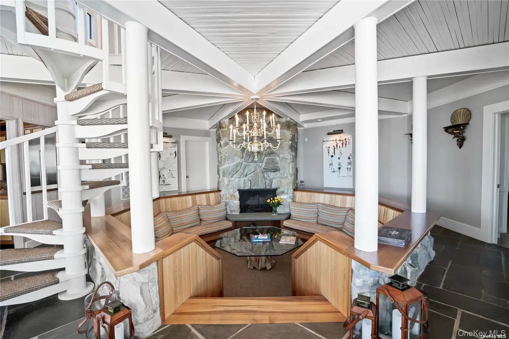 174 Dune Road Quogue NY 11959