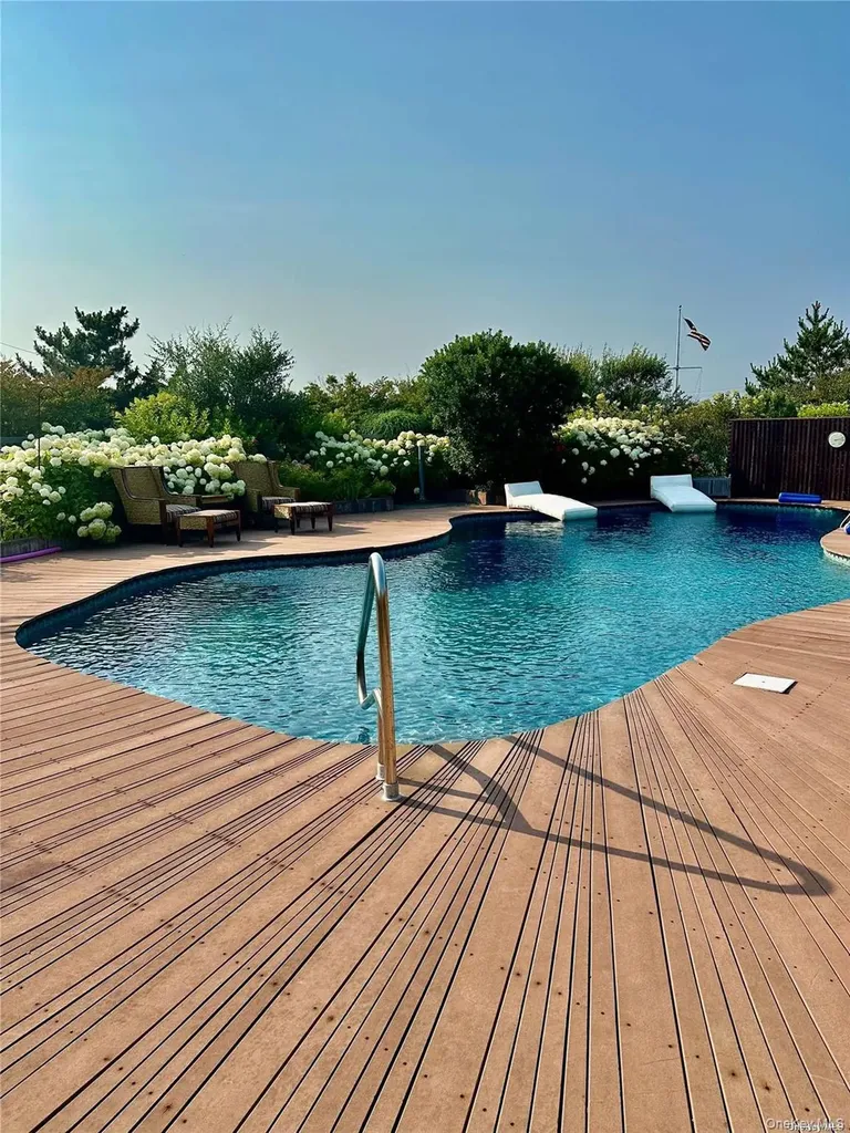 174 Dune Road Quogue NY 11959