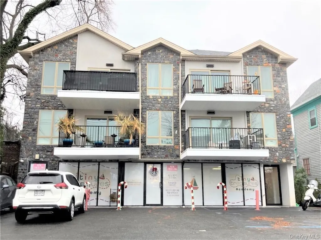 360 Van Duzer Staten Island NY 10304