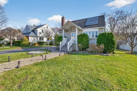 8 Robbins Avenue Elmsford NY 10523