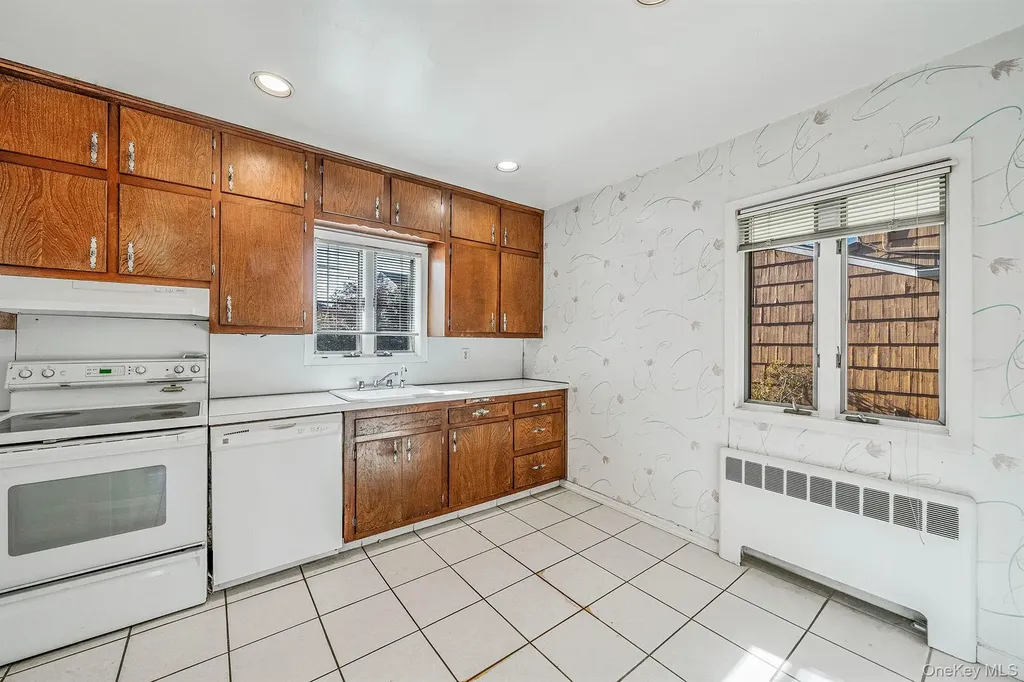 78 Patton Boulevard New Hyde Park NY 11040