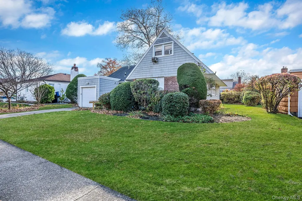 78 Patton Boulevard New Hyde Park NY 11040