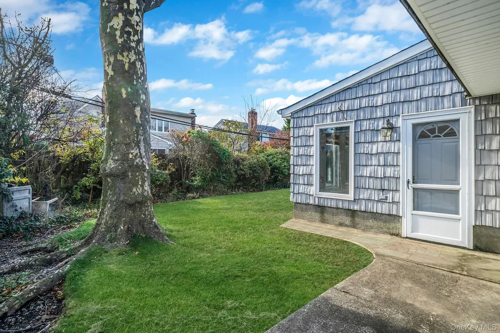78 Patton Boulevard New Hyde Park NY 11040