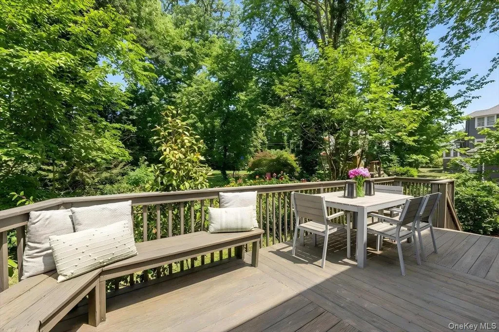 2 Shadow Lane Larchmont NY 10538