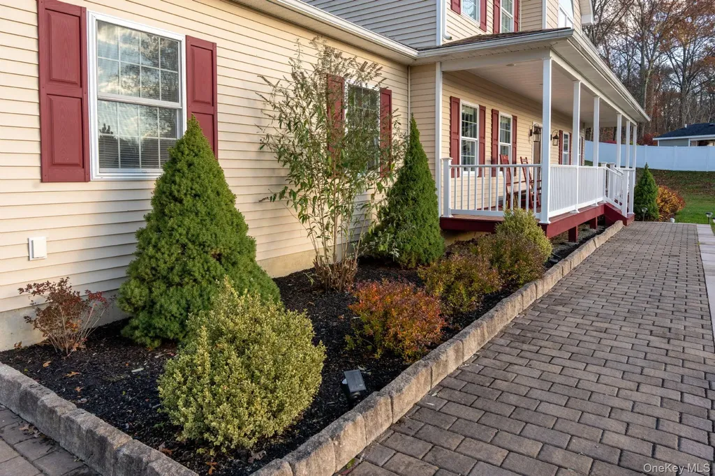 15 Max Way Newburgh NY 12550