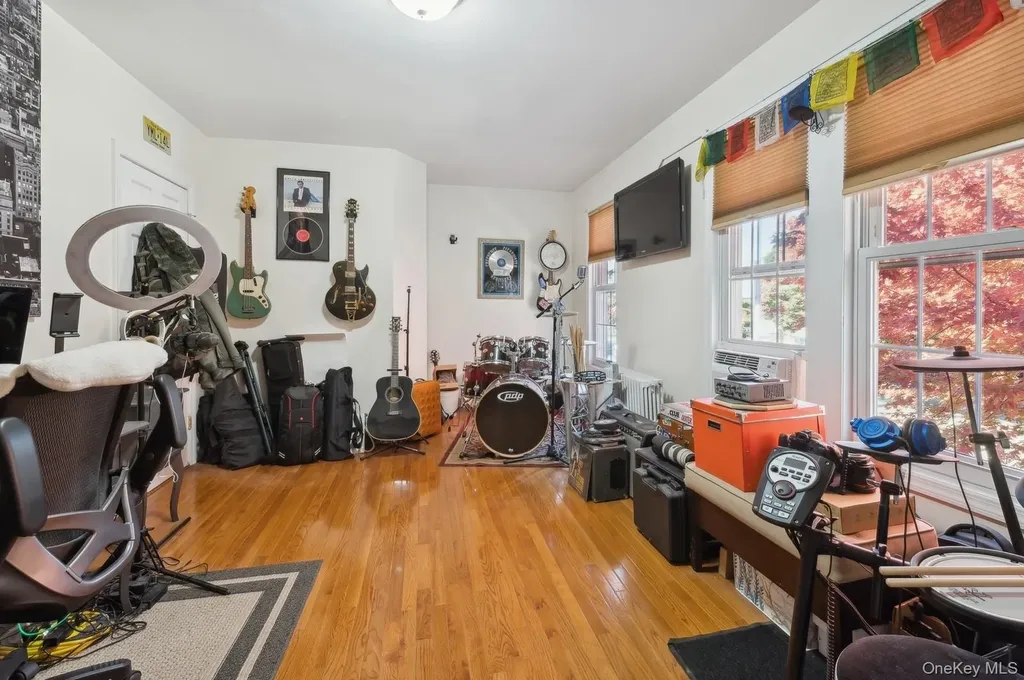 1541 Overing Street Bronx NY 10461