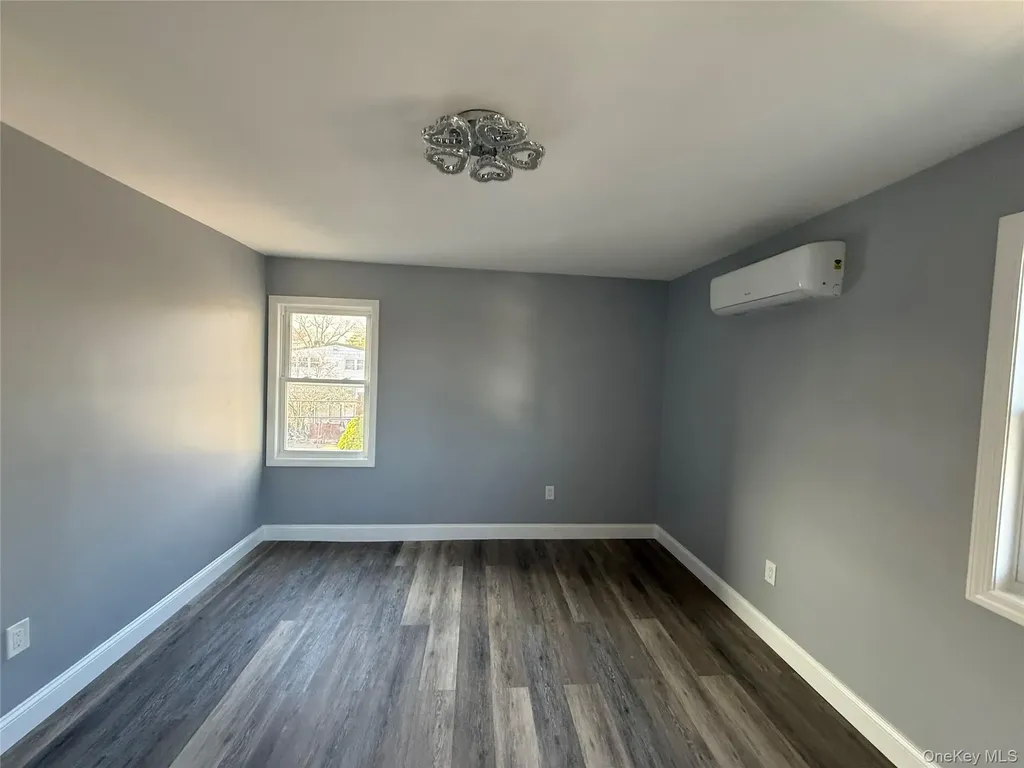 130-16 233rd Rosedale NY 11422