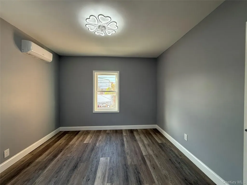 130-16 233rd Rosedale NY 11422