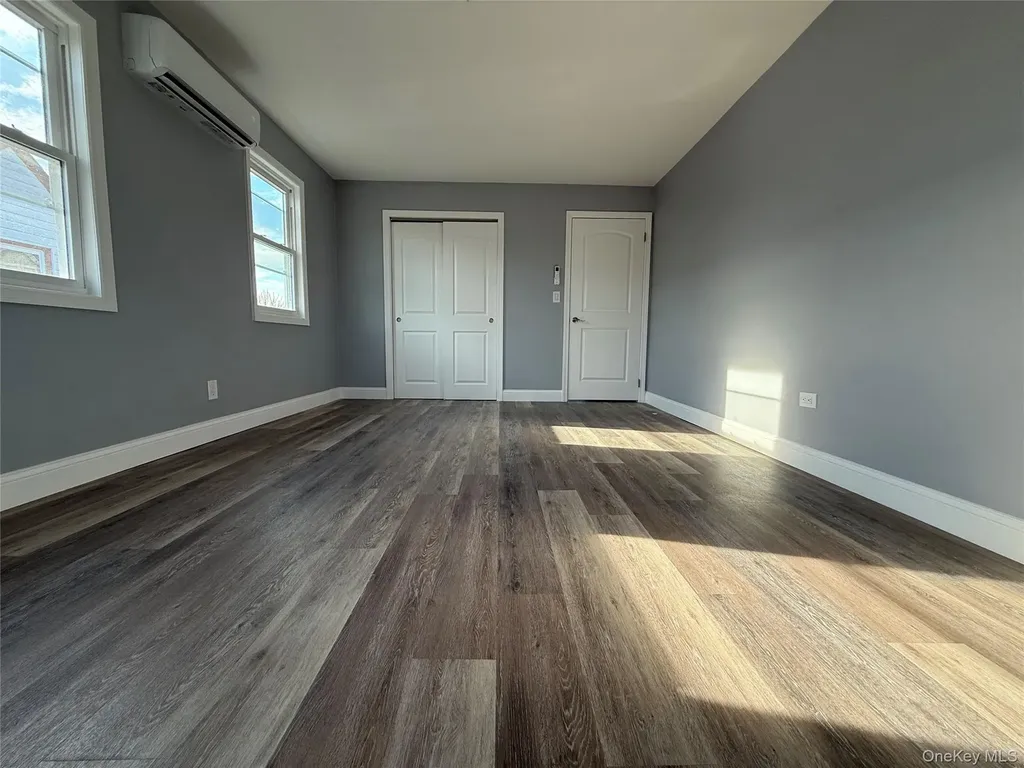 130-16 233rd Rosedale NY 11422