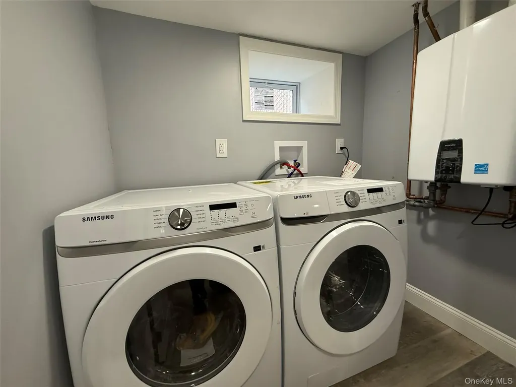 130-16 233rd Rosedale NY 11422