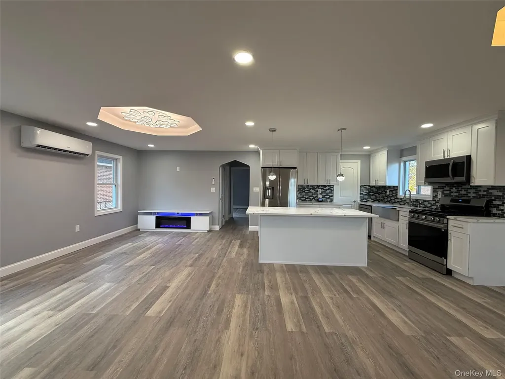 130-16 233rd Rosedale NY 11422