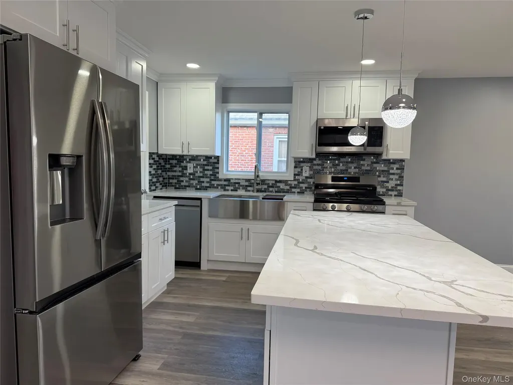 130-16 233rd Rosedale NY 11422