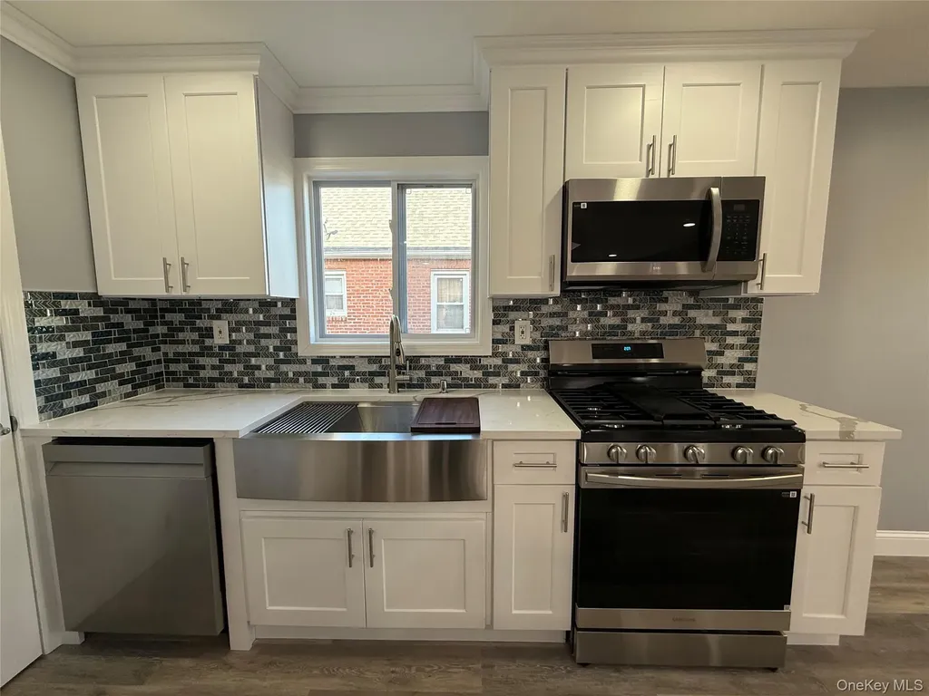130-16 233rd Rosedale NY 11422