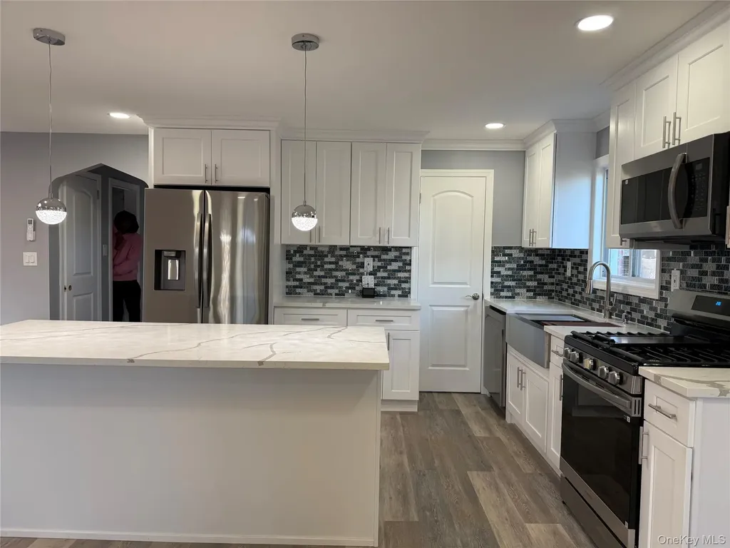 130-16 233rd Rosedale NY 11422