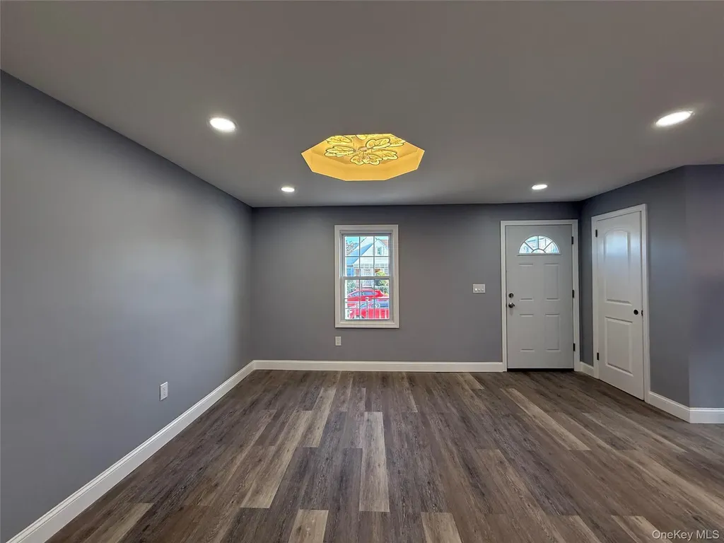 130-16 233rd Rosedale NY 11422