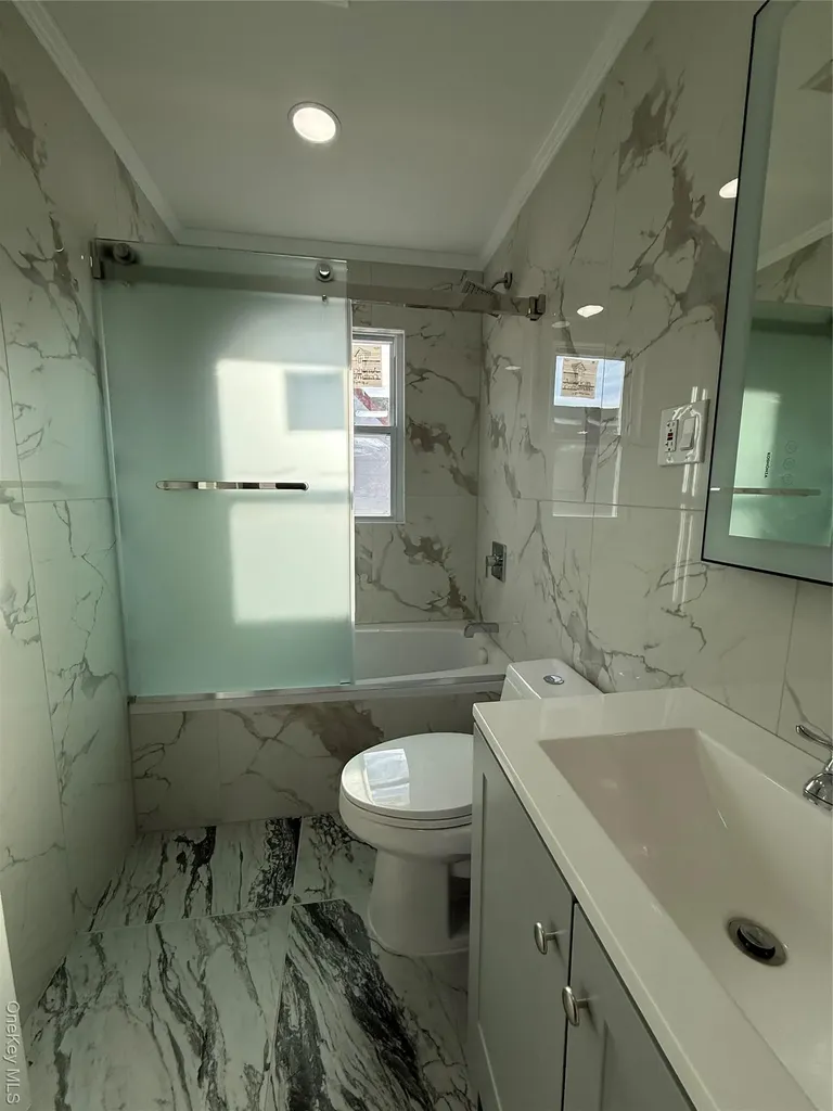 130-16 233rd Rosedale NY 11422