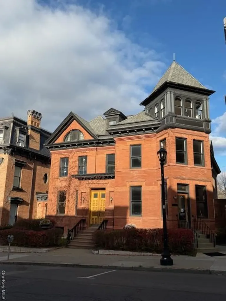 420 Warren Hudson NY 12534