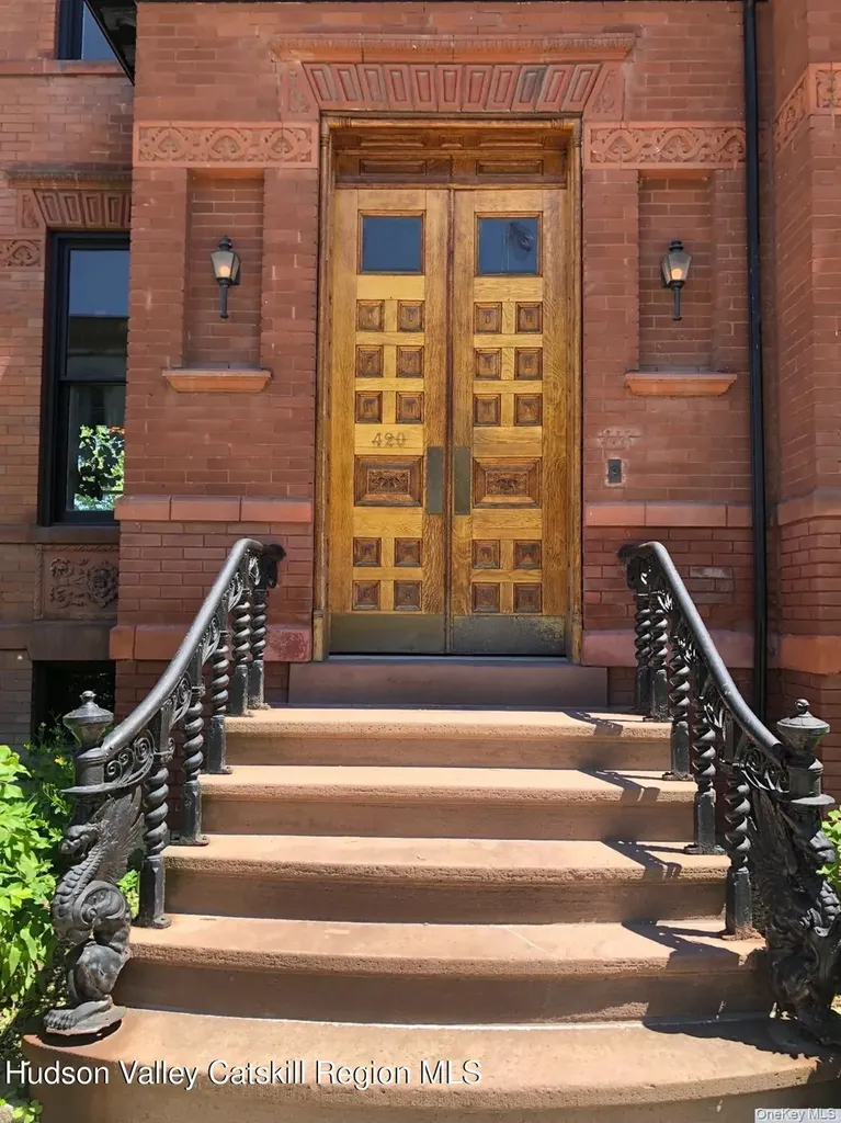 420 Warren Hudson NY 12534