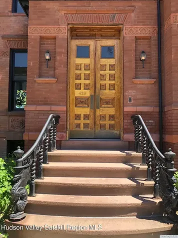420 Warren Hudson NY 12534