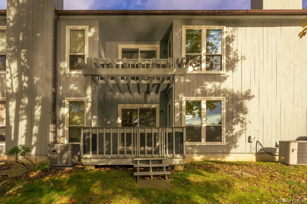 14 Pond Drive E Rhinebeck NY 12572