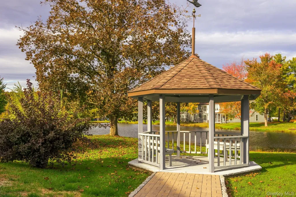 14 Pond Drive E Rhinebeck NY 12572
