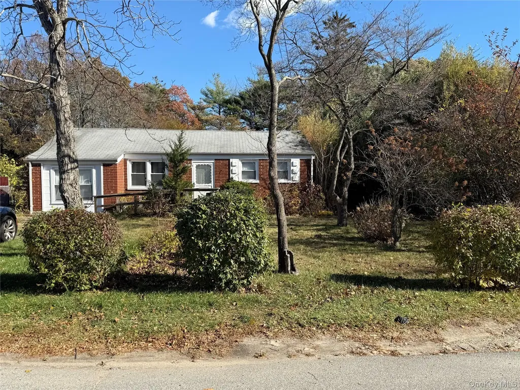 1663 N Thompson Drive Bay Shore NY 11706