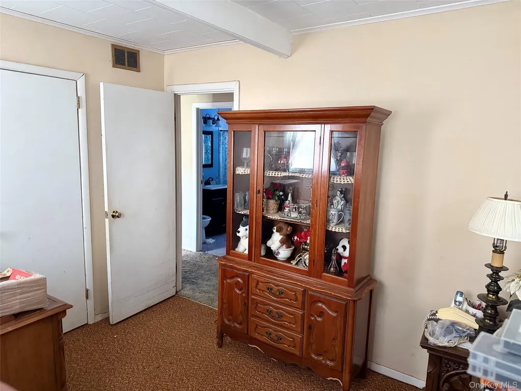 1663 N Thompson Drive Bay Shore NY 11706