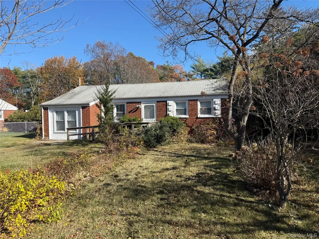 1663 N Thompson Drive Bay Shore NY 11706