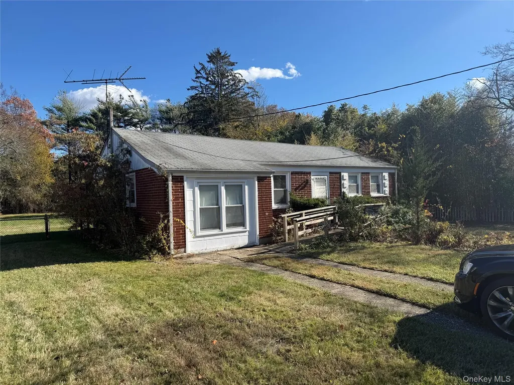 1663 N Thompson Drive Bay Shore NY 11706