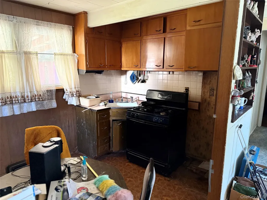 1663 N Thompson Drive Bay Shore NY 11706