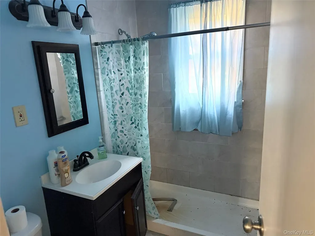 1663 N Thompson Drive Bay Shore NY 11706
