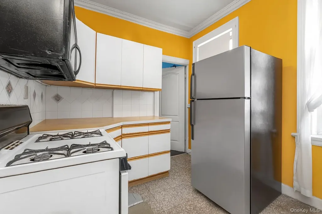91-10 34th Avenue Jackson Heights NY 11372