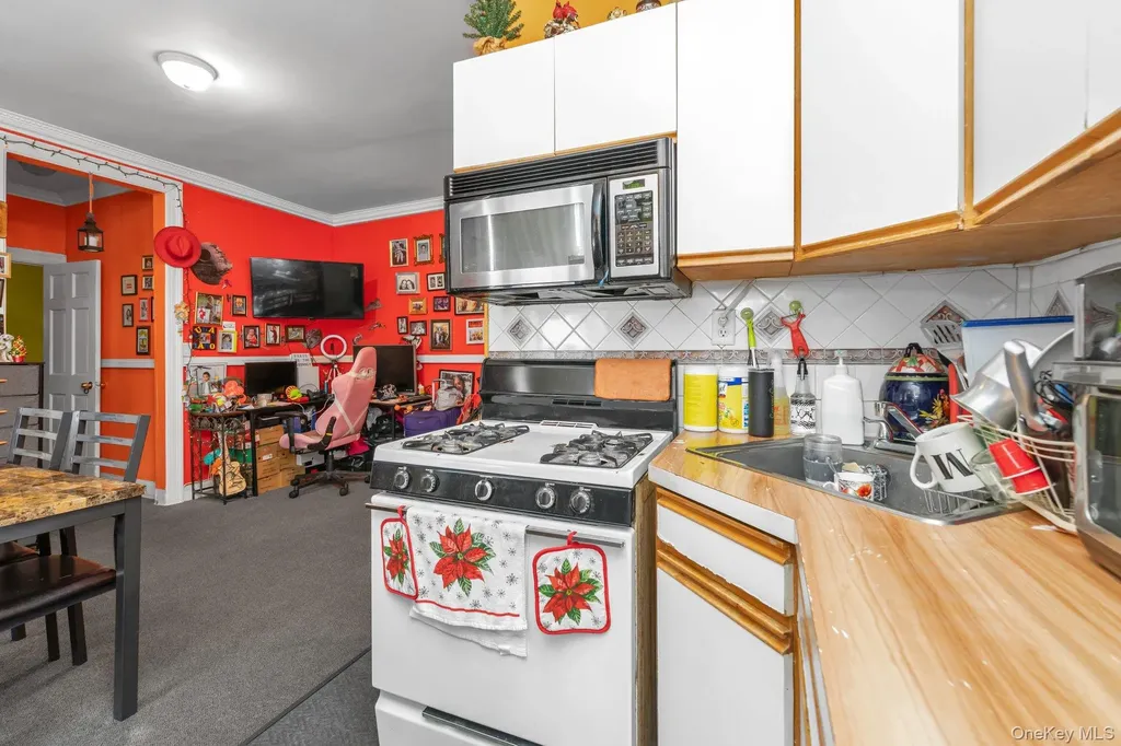 91-10 34th Avenue Jackson Heights NY 11372