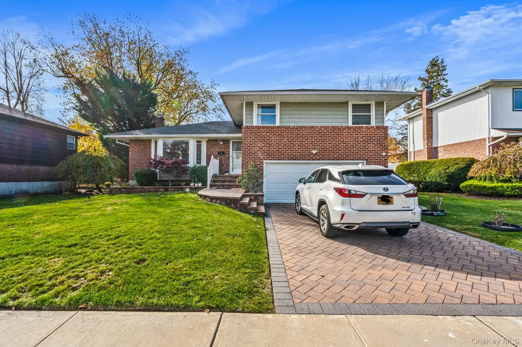15 Vista Road Plainview NY 11803