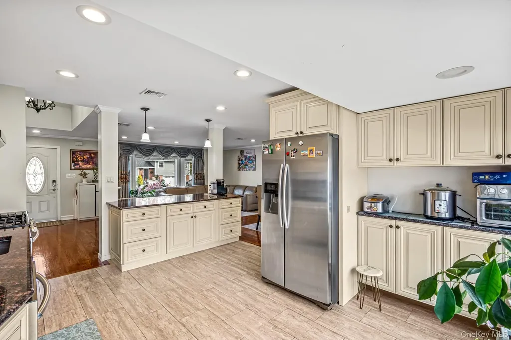 15 Vista Road Plainview NY 11803