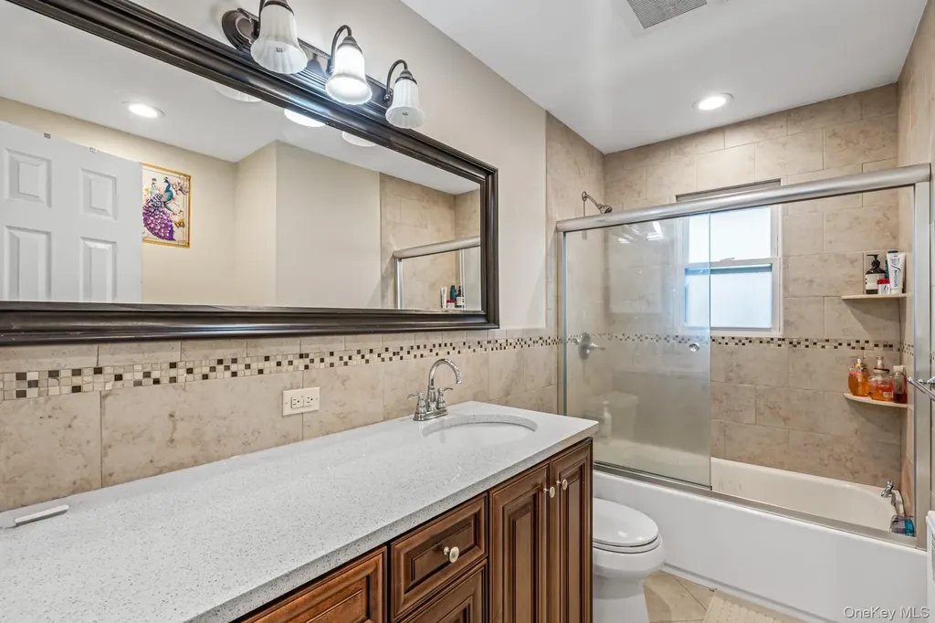 15 Vista Road Plainview NY 11803