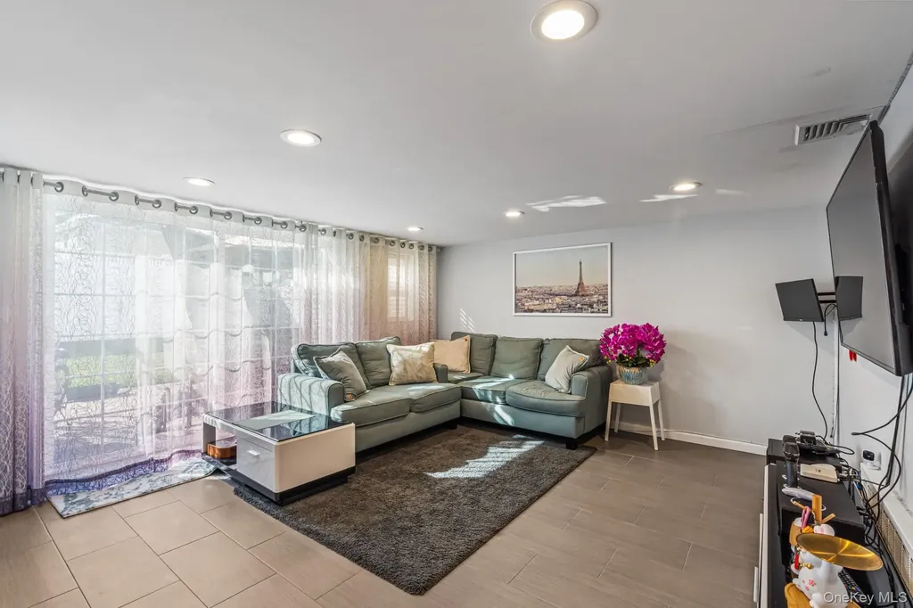 15 Vista Road Plainview NY 11803