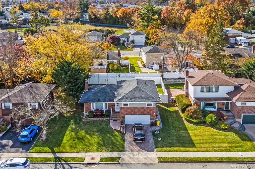 15 Vista Road Plainview NY 11803