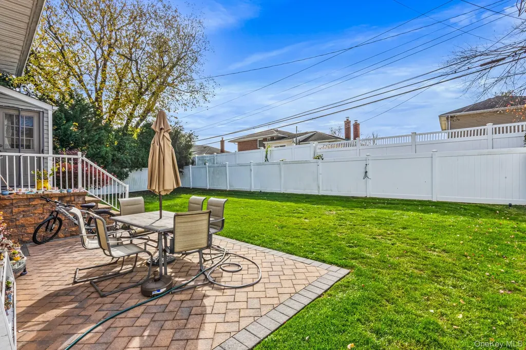 15 Vista Road Plainview NY 11803