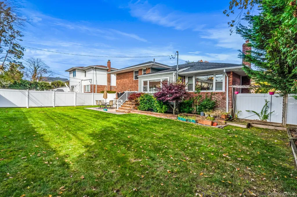 15 Vista Road Plainview NY 11803