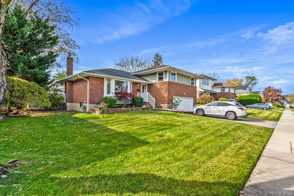 15 Vista Road Plainview NY 11803
