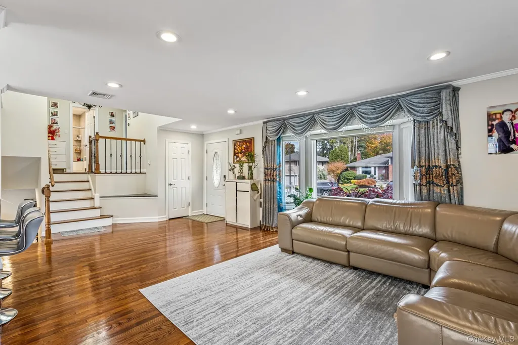 15 Vista Road Plainview NY 11803