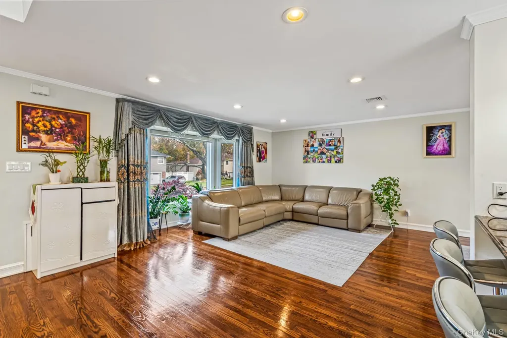 15 Vista Road Plainview NY 11803