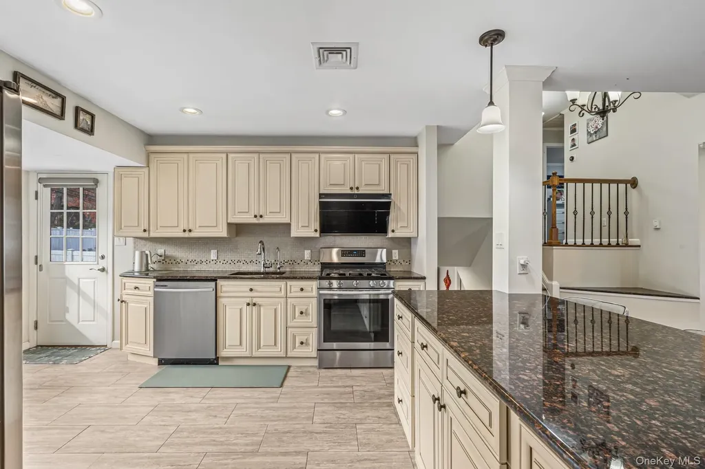 15 Vista Road Plainview NY 11803