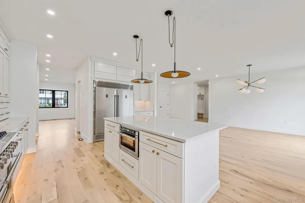 2542 Lefferts Place Bellmore NY 11710