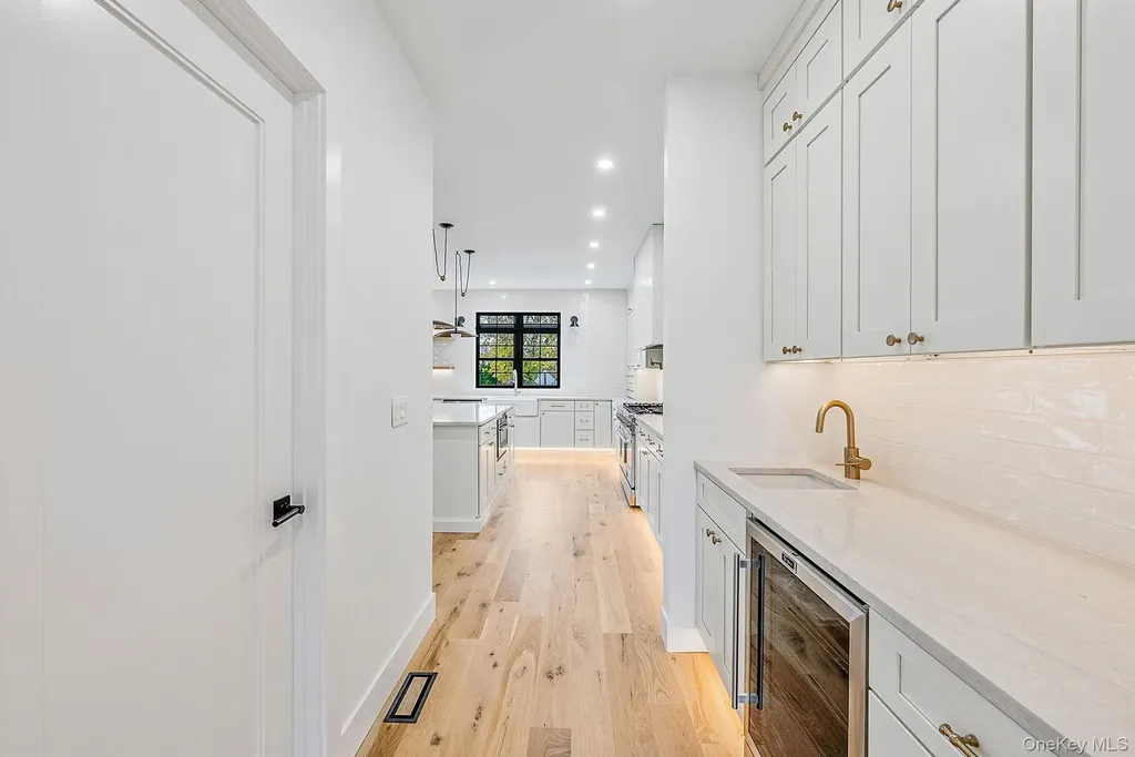 2542 Lefferts Place Bellmore NY 11710