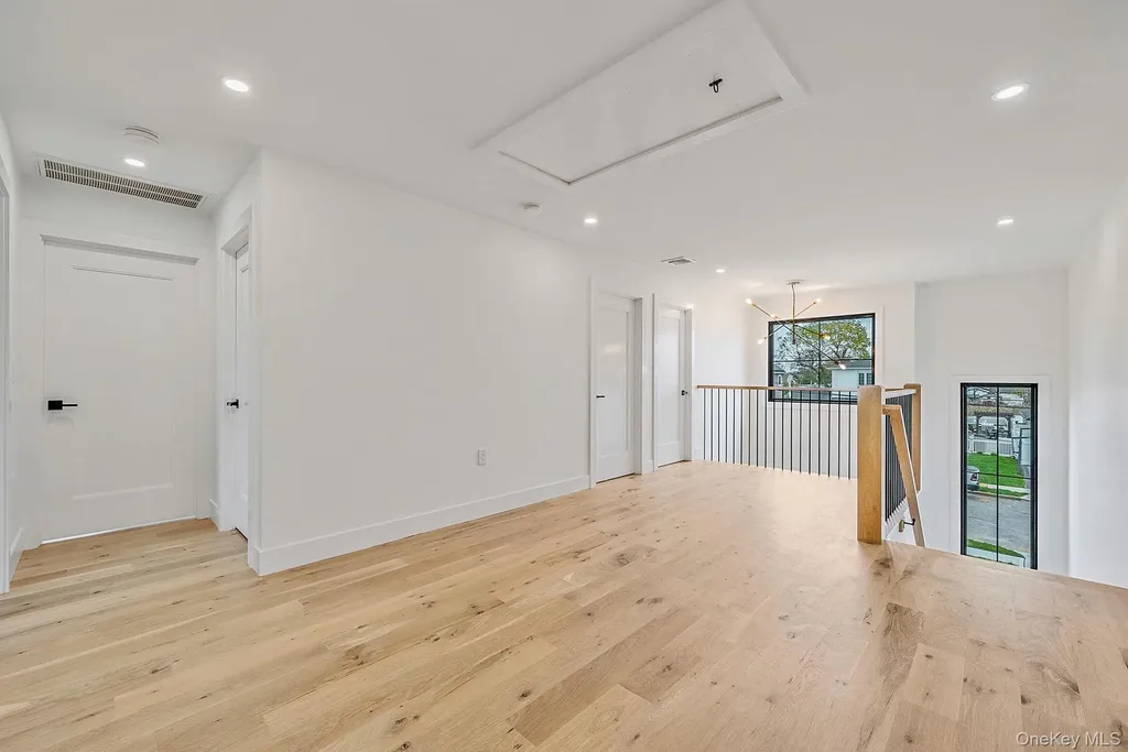 2542 Lefferts Place Bellmore NY 11710