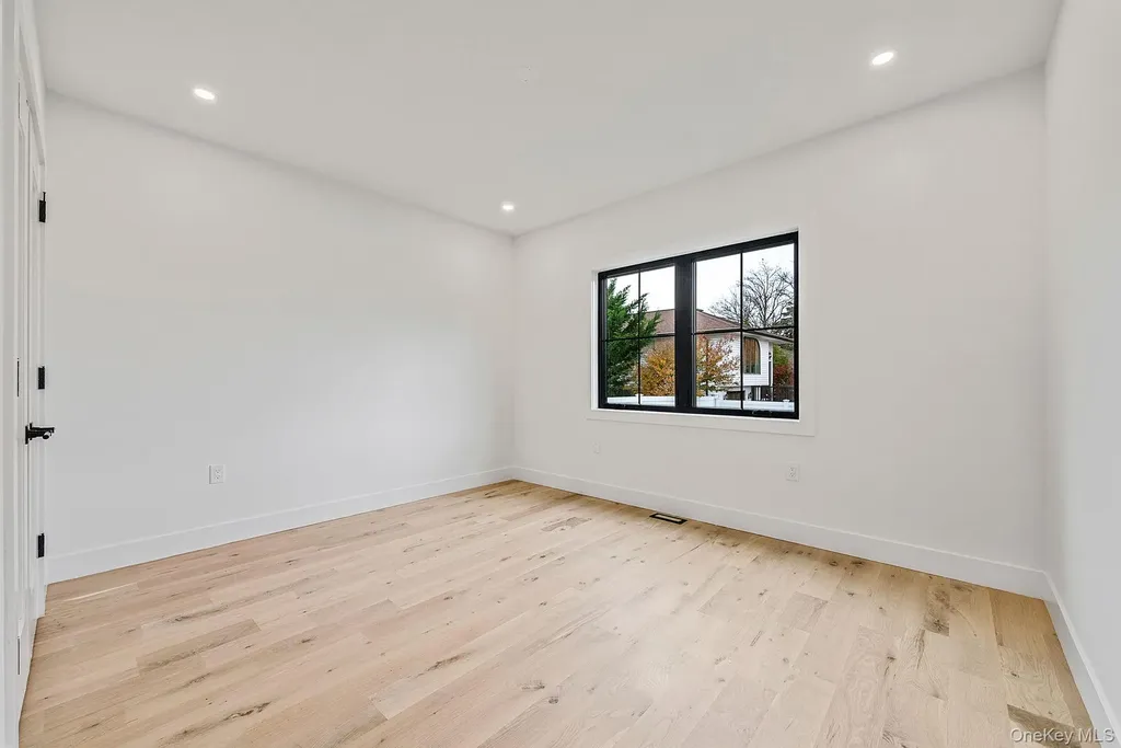 2542 Lefferts Place Bellmore NY 11710